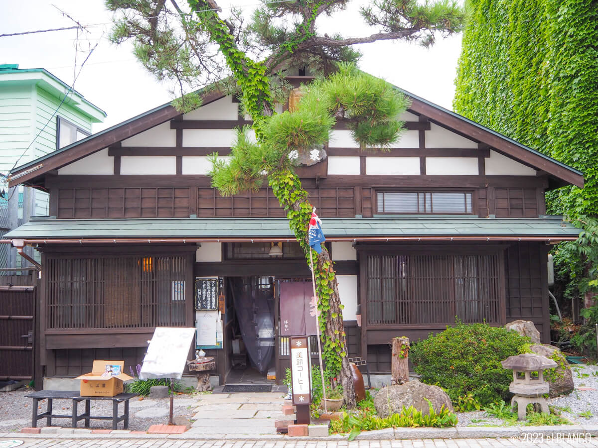 喫茶店の建物