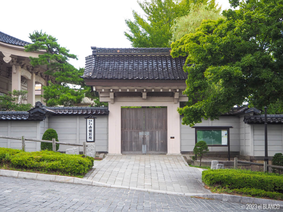 東本願寺函館別院の門